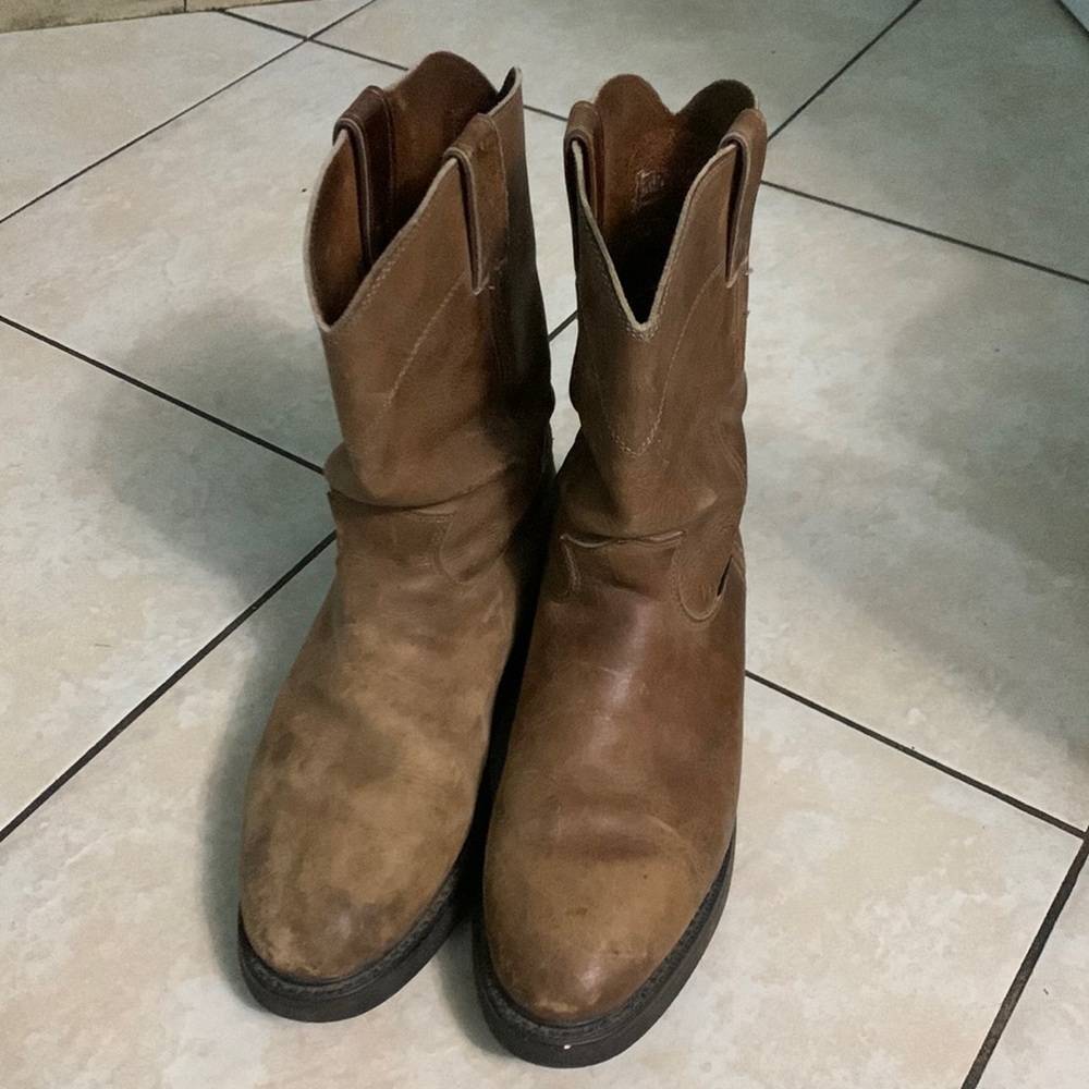 Mens  brown Justin boots size 8 1/2. Style number 4760